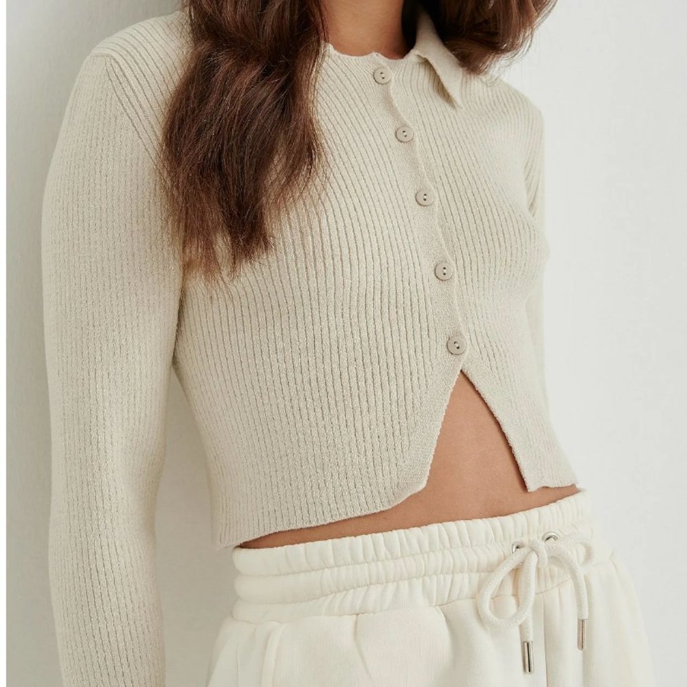 Handpicked x NA-KD Long Sleeve Collar Detail‎ Crop Knit Top - Picture 2 of 8